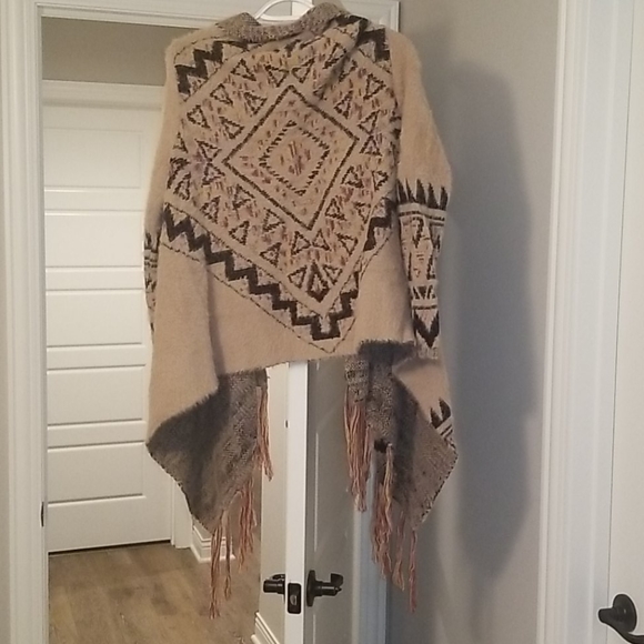 Poncho - Picture 2 of 3